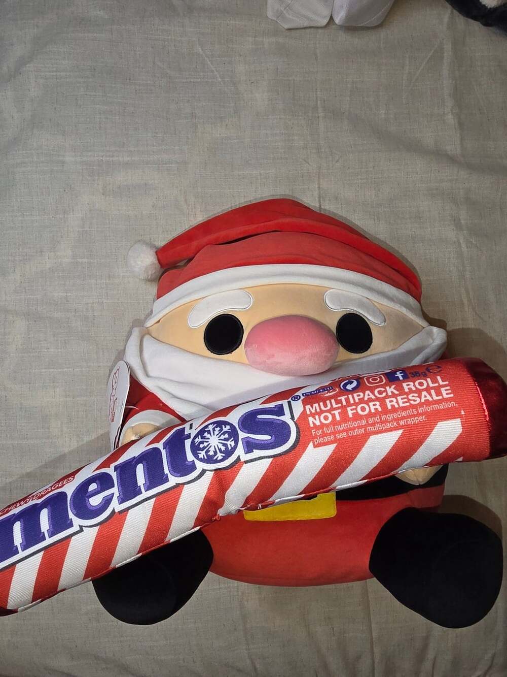 Zuru Snackles Santa Claus Mentos Christmas Plush
